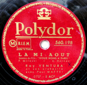 La mi-août